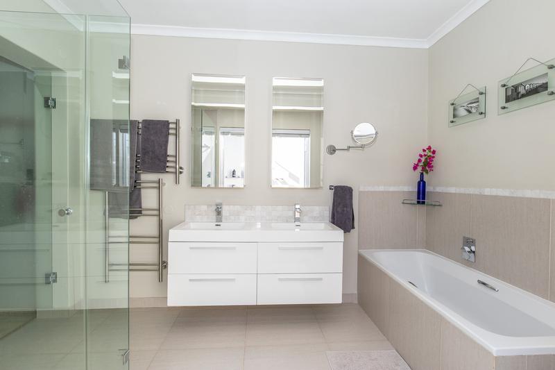 3 Bedroom Property for Sale in Constantia Western Cape